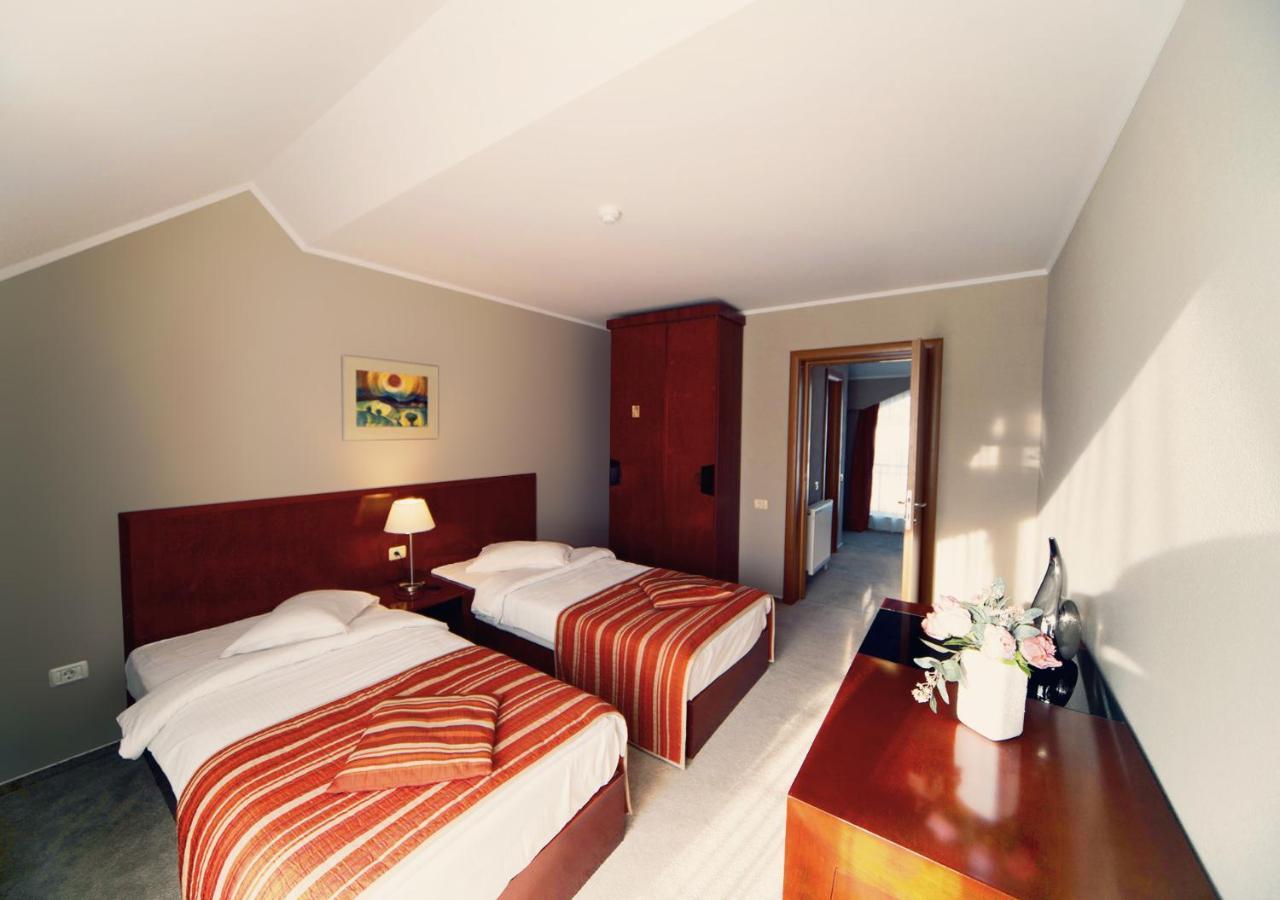Hotel Atrium Kézdivásárhely Kültér fotó